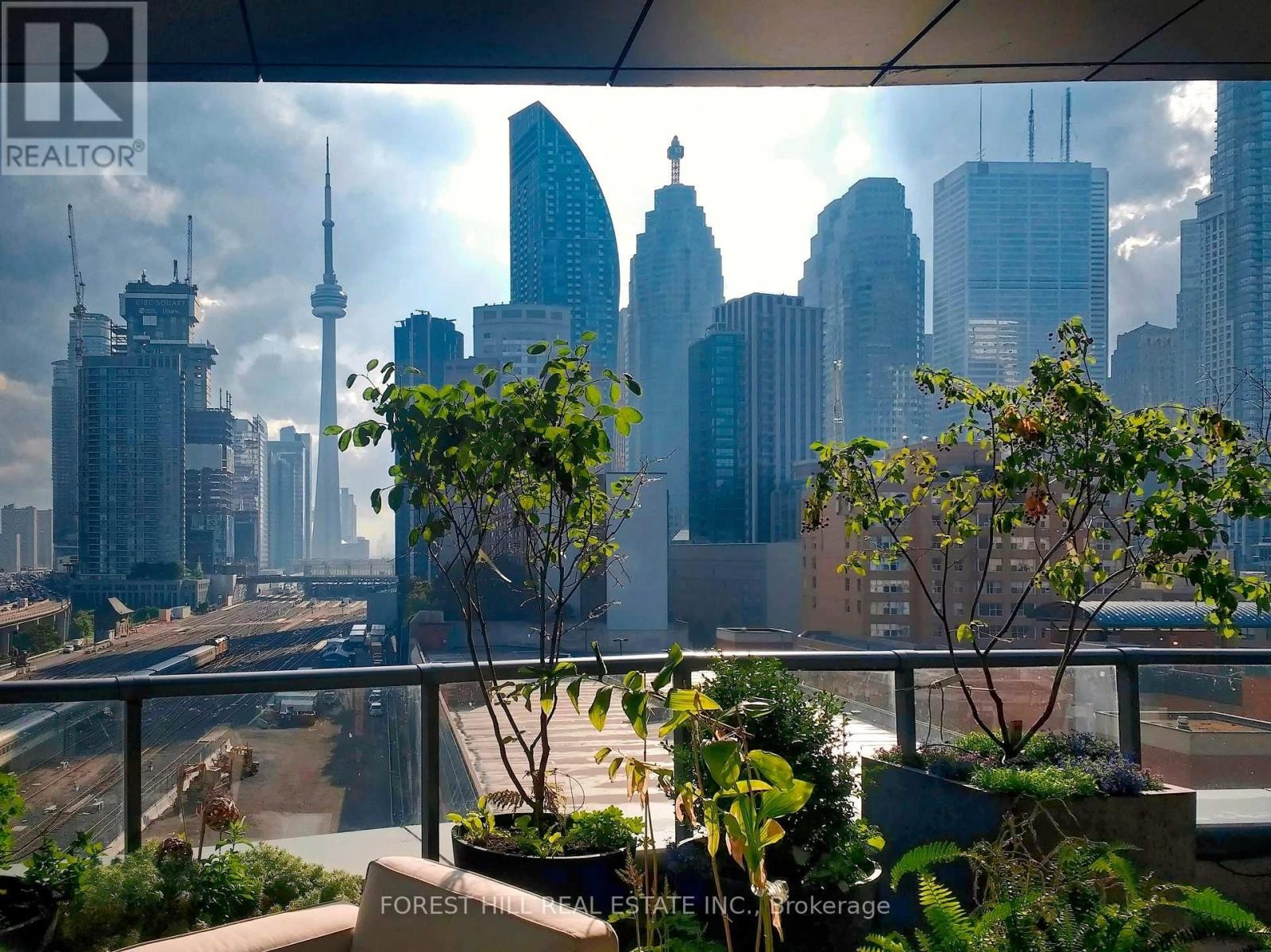 












809 - 1 MARKET STREET

,
Toronto (Waterfront Communities),




Ontario
M5E0A2

