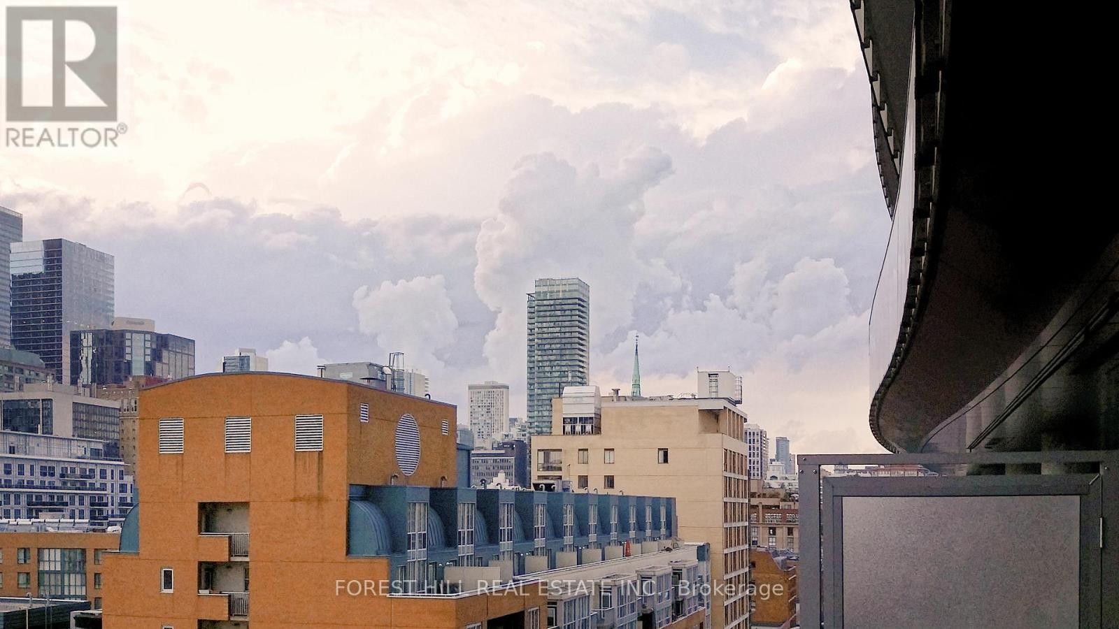 












809 - 1 MARKET STREET

,
Toronto (Waterfront Communities),




Ontario
M5E0A2

