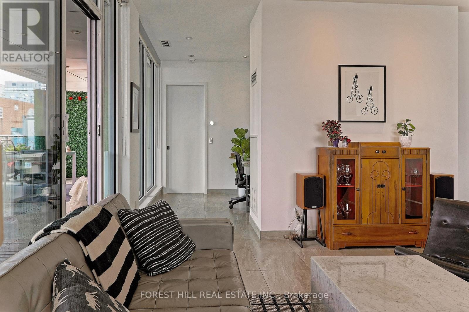 












809 - 1 MARKET STREET

,
Toronto (Waterfront Communities),




Ontario
M5E0A2

