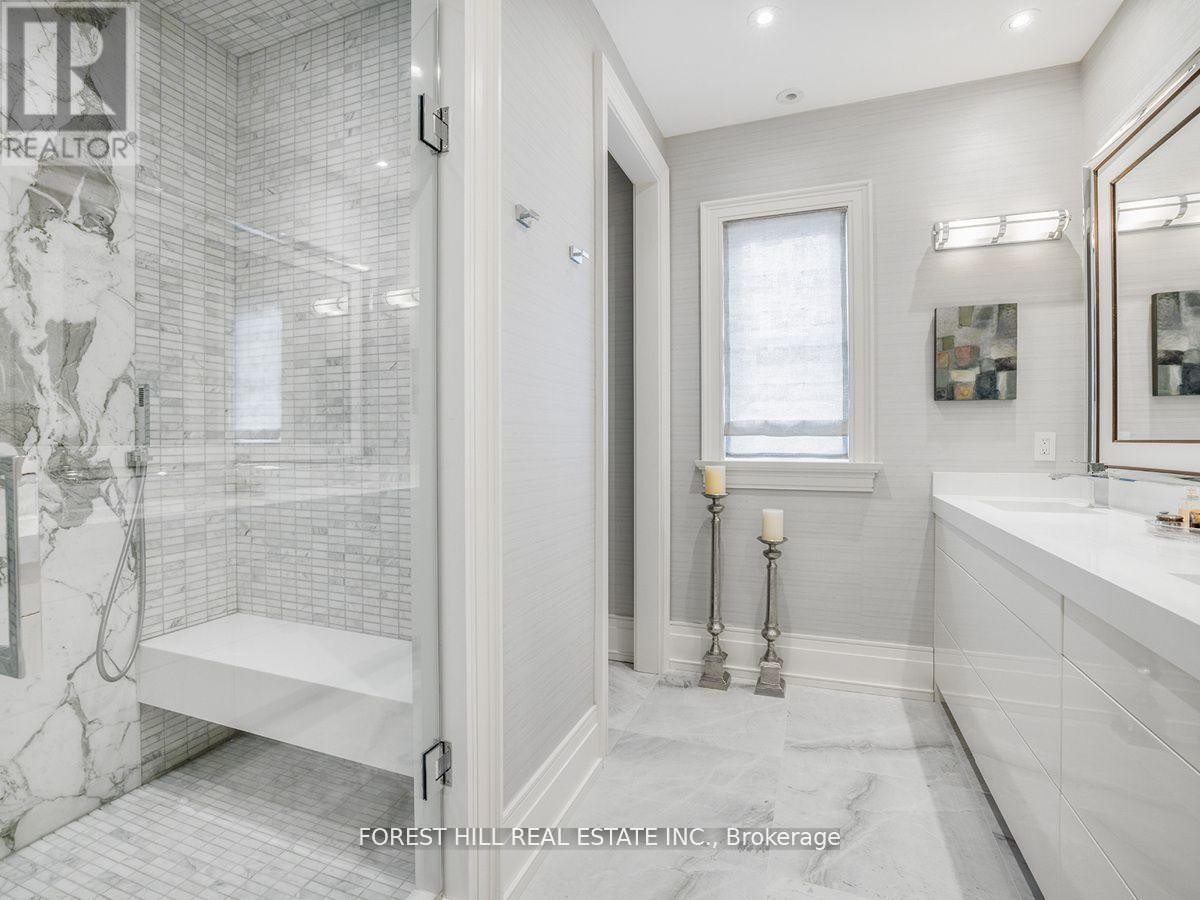 












19 VESTA DRIVE

,
Toronto (Forest Hill South),




Ontario
M5P2Z4

