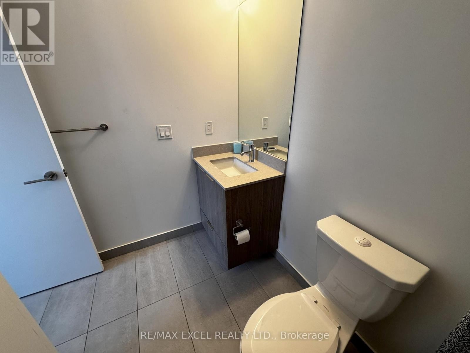 












A03 - 36 FOREST MANOR ROAD

,
Toronto (Henry Farm),




Ontario
M2J1M5

