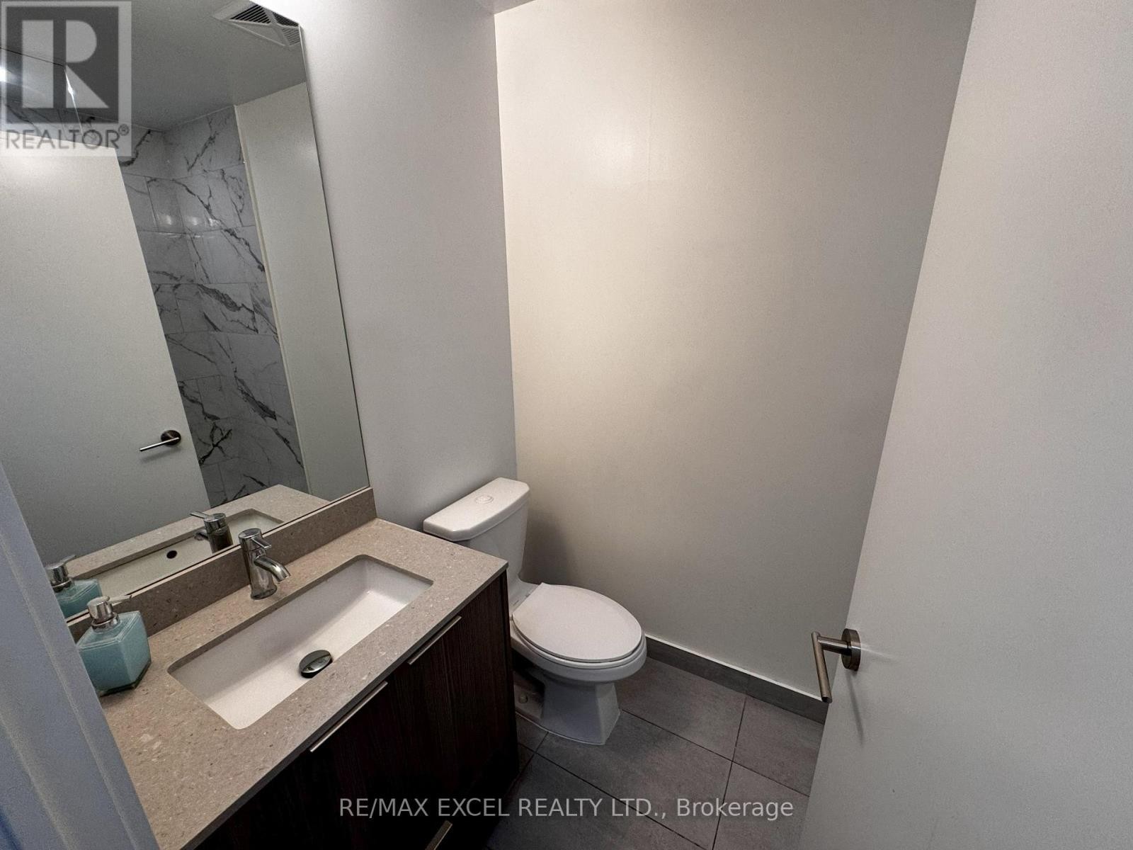 












A03 - 36 FOREST MANOR ROAD

,
Toronto (Henry Farm),




Ontario
M2J1M5

