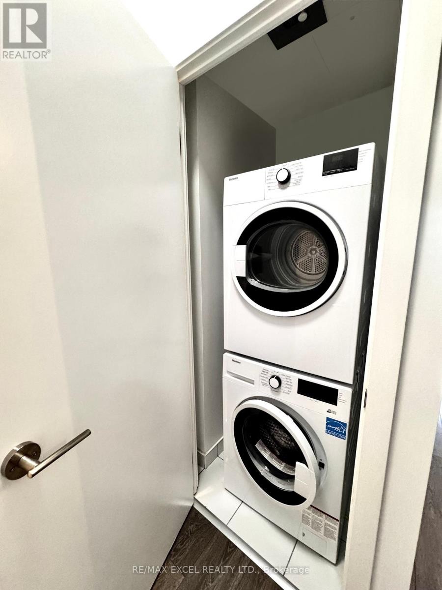 












A03 - 36 FOREST MANOR ROAD

,
Toronto (Henry Farm),




Ontario
M2J1M5

