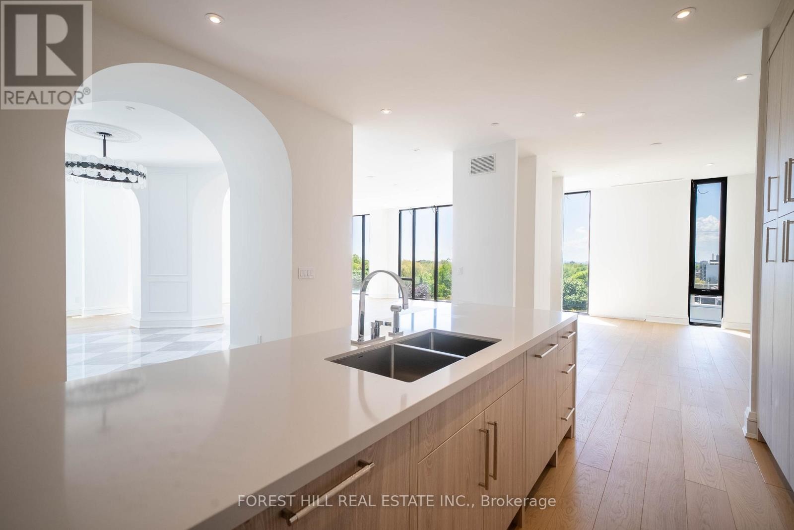 












6A - 2010 BATHURST STREET

,
Toronto (Humewood-Cedarvale),




Ontario
M5P0A8

