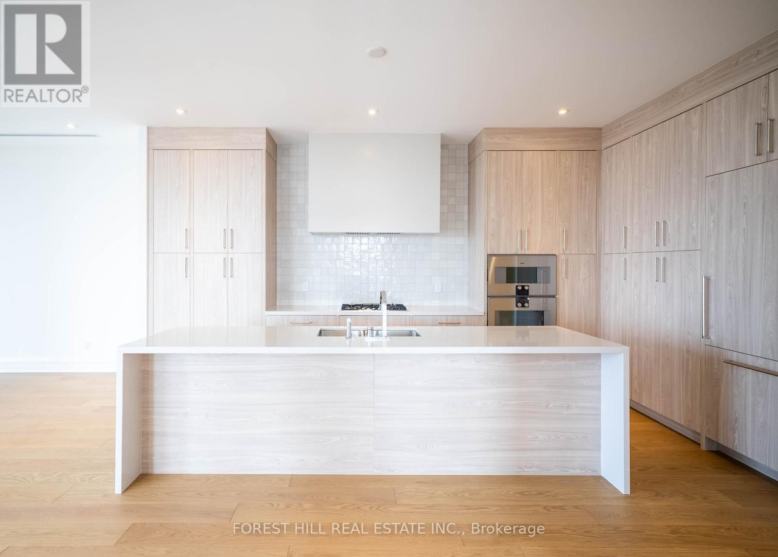 












6A - 2010 BATHURST STREET

,
Toronto (Humewood-Cedarvale),




Ontario
M5P0A8

