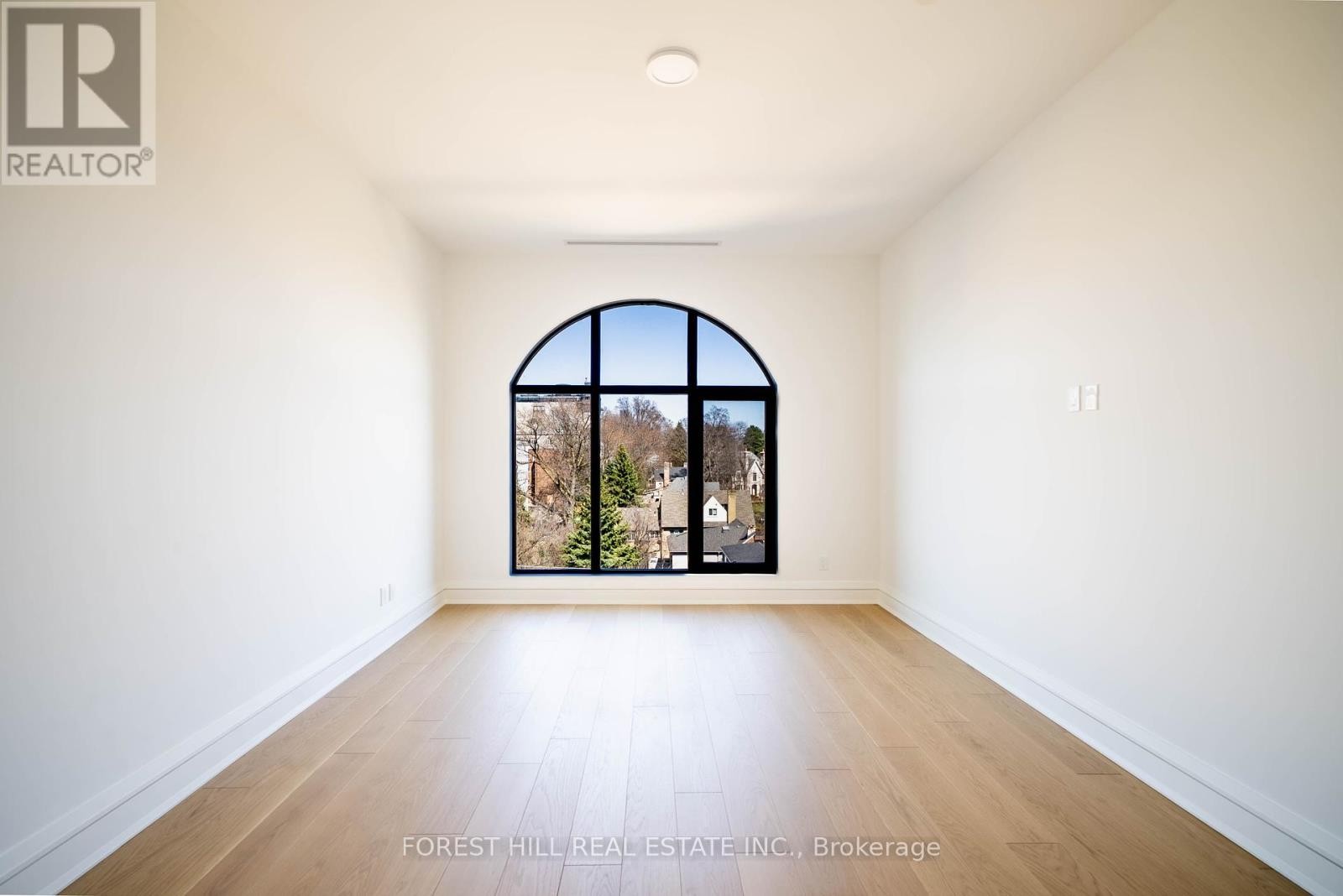 












6A - 2010 BATHURST STREET

,
Toronto (Humewood-Cedarvale),




Ontario
M5P0A8

