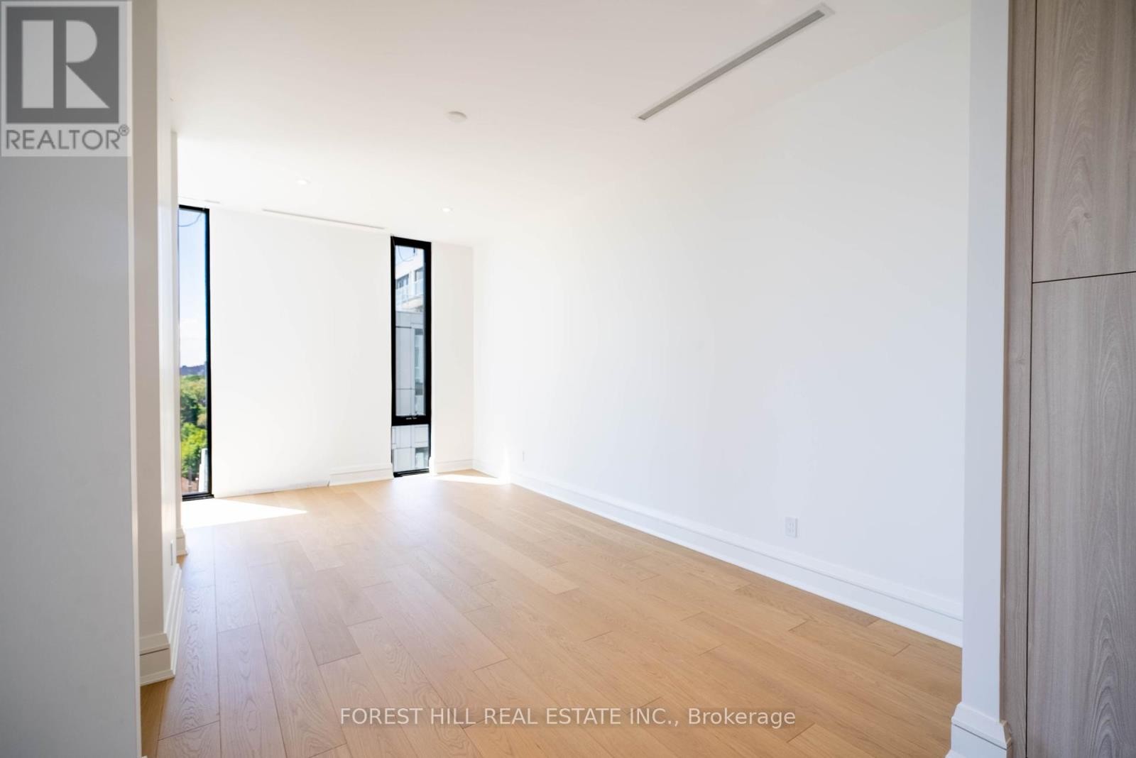 












6A - 2010 BATHURST STREET

,
Toronto (Humewood-Cedarvale),




Ontario
M5P0A8

