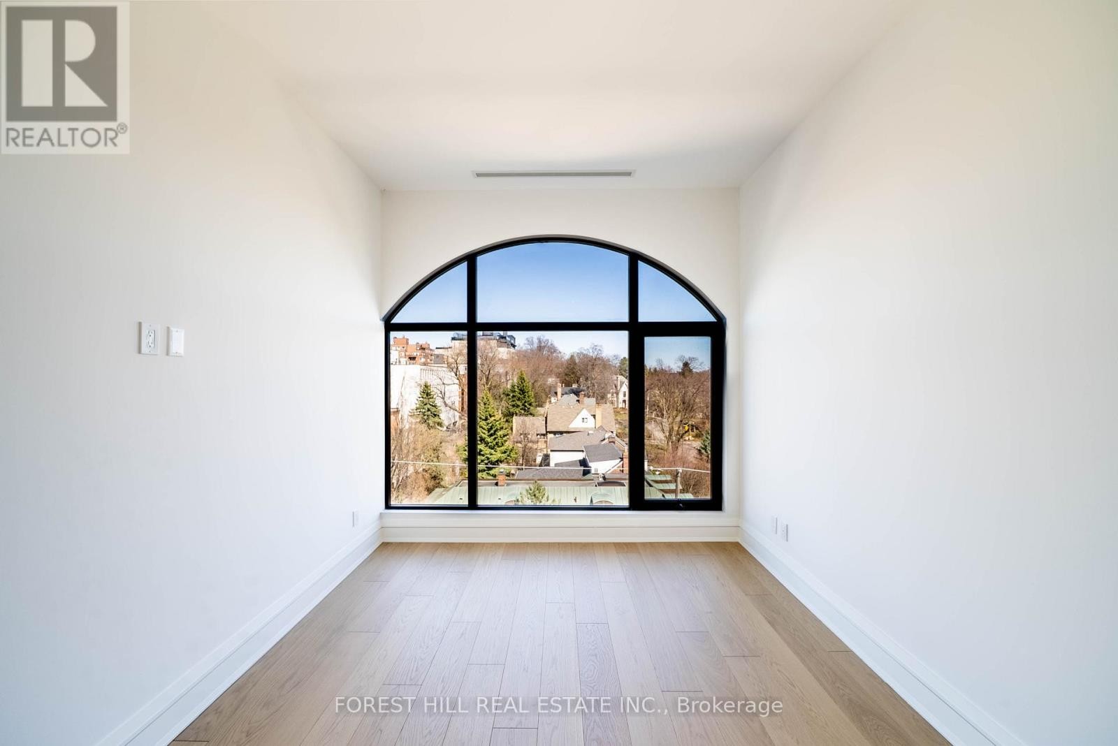 












6A - 2010 BATHURST STREET

,
Toronto (Humewood-Cedarvale),




Ontario
M5P0A8

