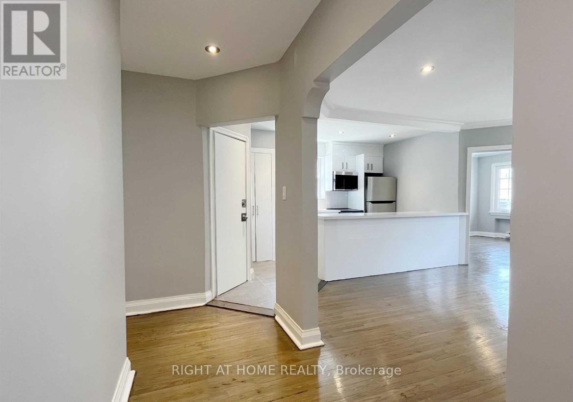 












1 - 1715 BATHURST STREET

,
Toronto (Forest Hill South),




Ontario
M5P3K4


