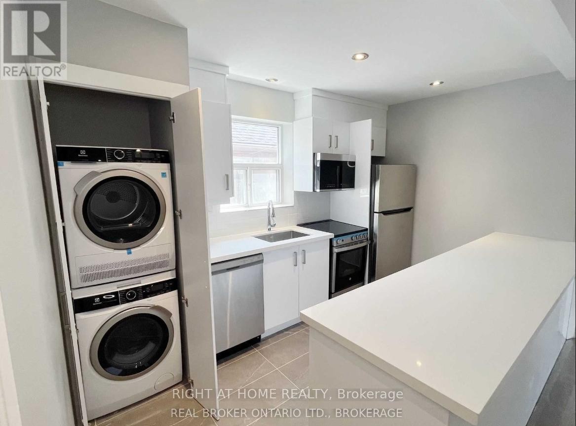 












1 - 1715 BATHURST STREET

,
Toronto (Forest Hill South),




Ontario
M5P3K4

