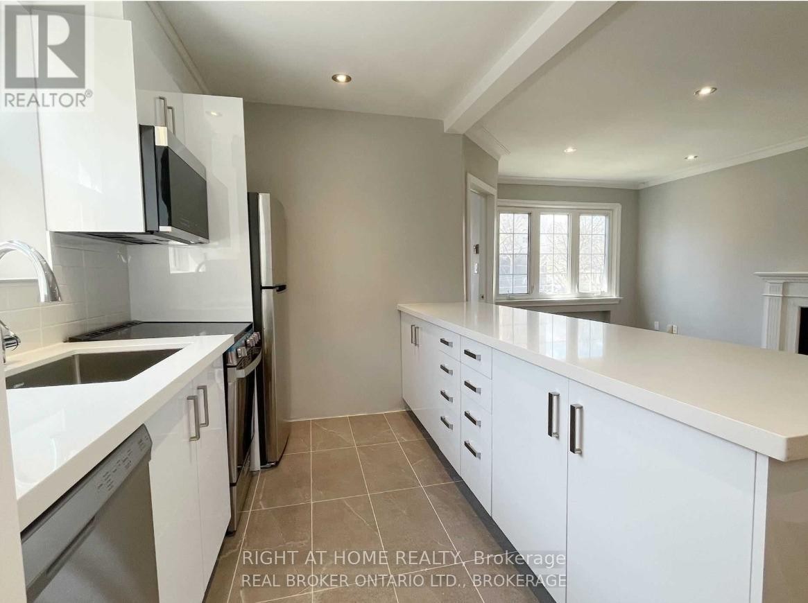 












1 - 1715 BATHURST STREET

,
Toronto (Forest Hill South),




Ontario
M5P3K4

