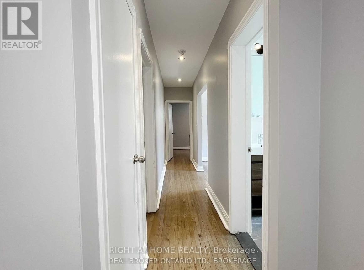












1 - 1715 BATHURST STREET

,
Toronto (Forest Hill South),




Ontario
M5P3K4

