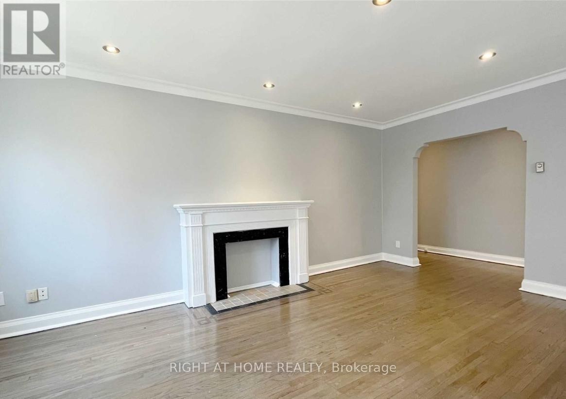












1 - 1715 BATHURST STREET

,
Toronto (Forest Hill South),




Ontario
M5P3K4

