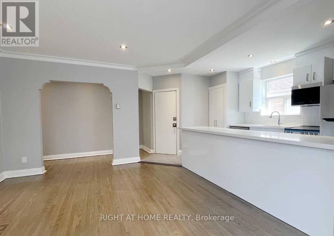 












1 - 1715 BATHURST STREET

,
Toronto (Forest Hill South),




Ontario
M5P3K4


