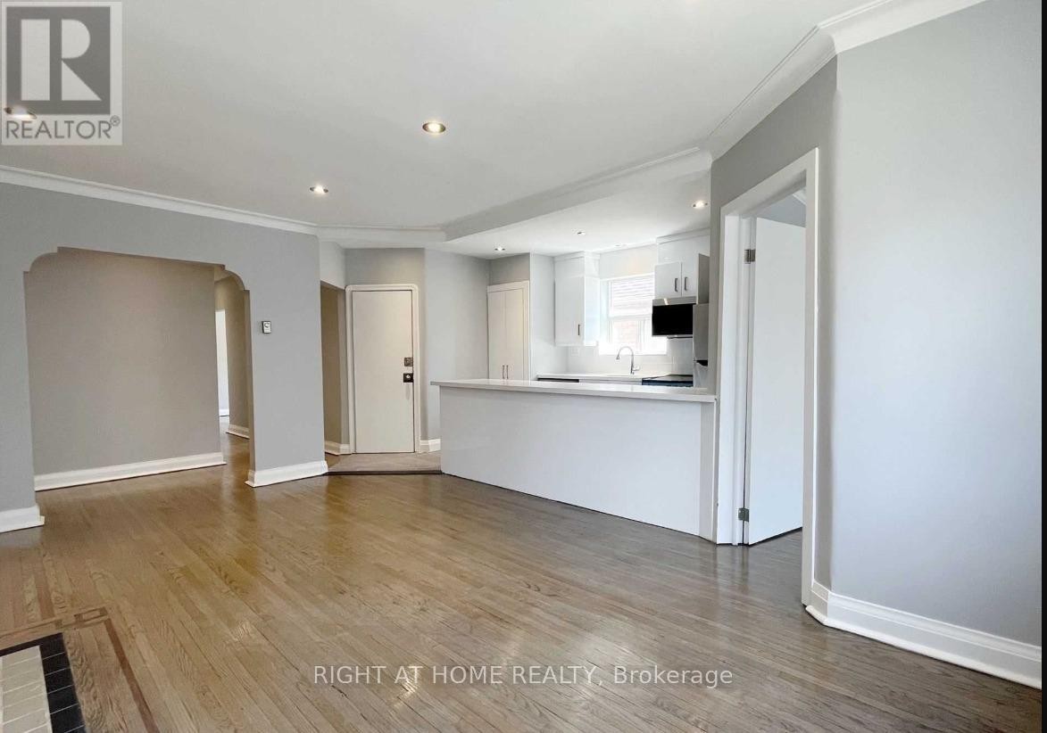 












1 - 1715 BATHURST STREET

,
Toronto (Forest Hill South),




Ontario
M5P3K4

