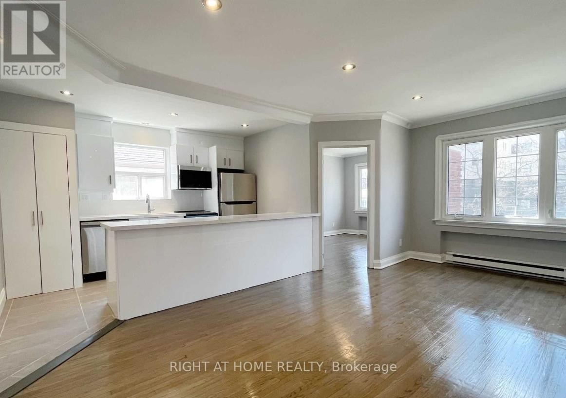 












1 - 1715 BATHURST STREET

,
Toronto (Forest Hill South),




Ontario
M5P3K4

