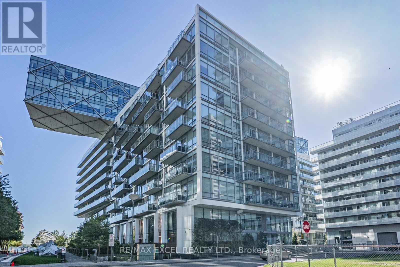 












TH127 - 29 QUEENS QUAY E

,
Toronto (Waterfront Communities),




Ontario
M5E0A4

