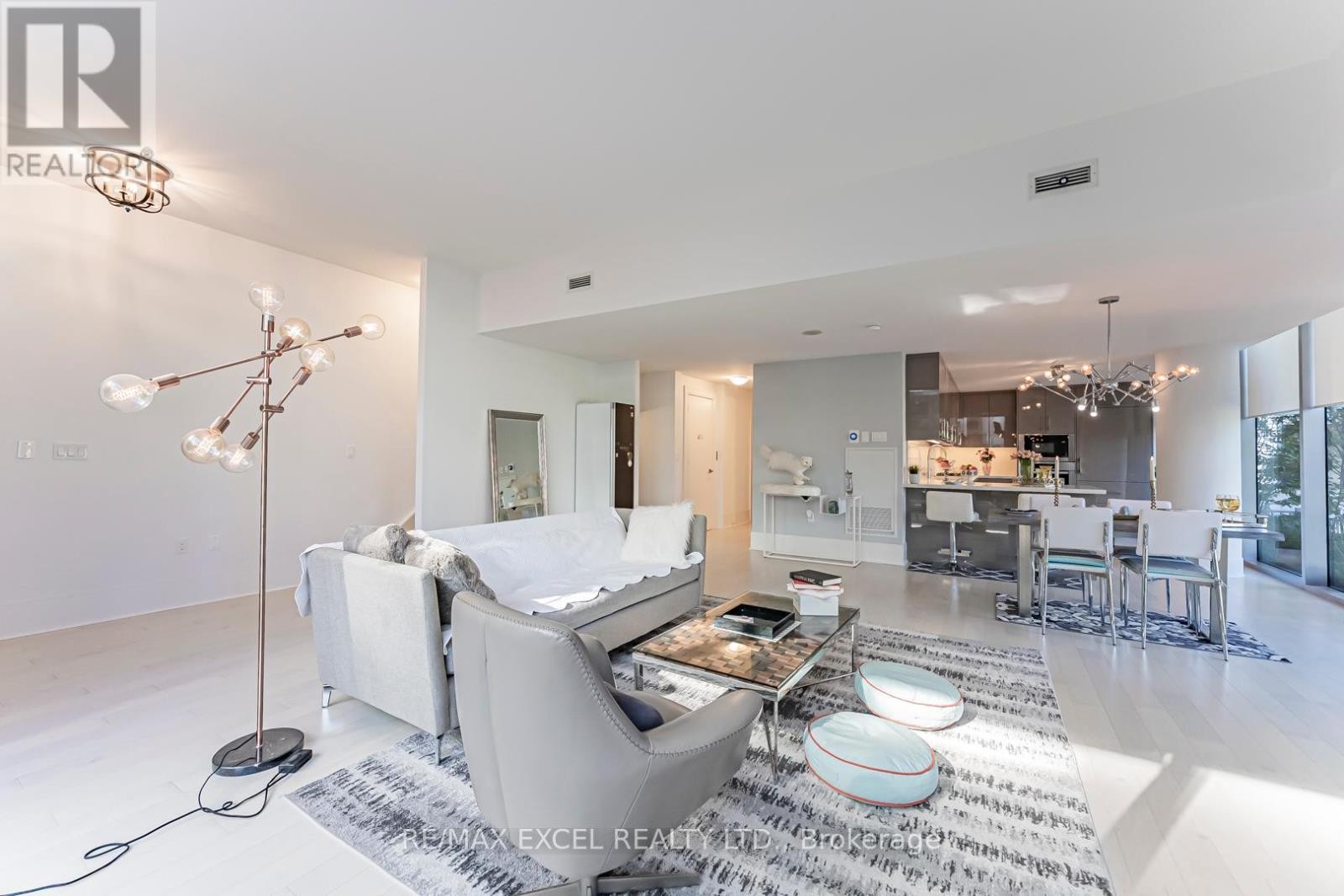 












TH127 - 29 QUEENS QUAY E

,
Toronto (Waterfront Communities),




Ontario
M5E0A4

