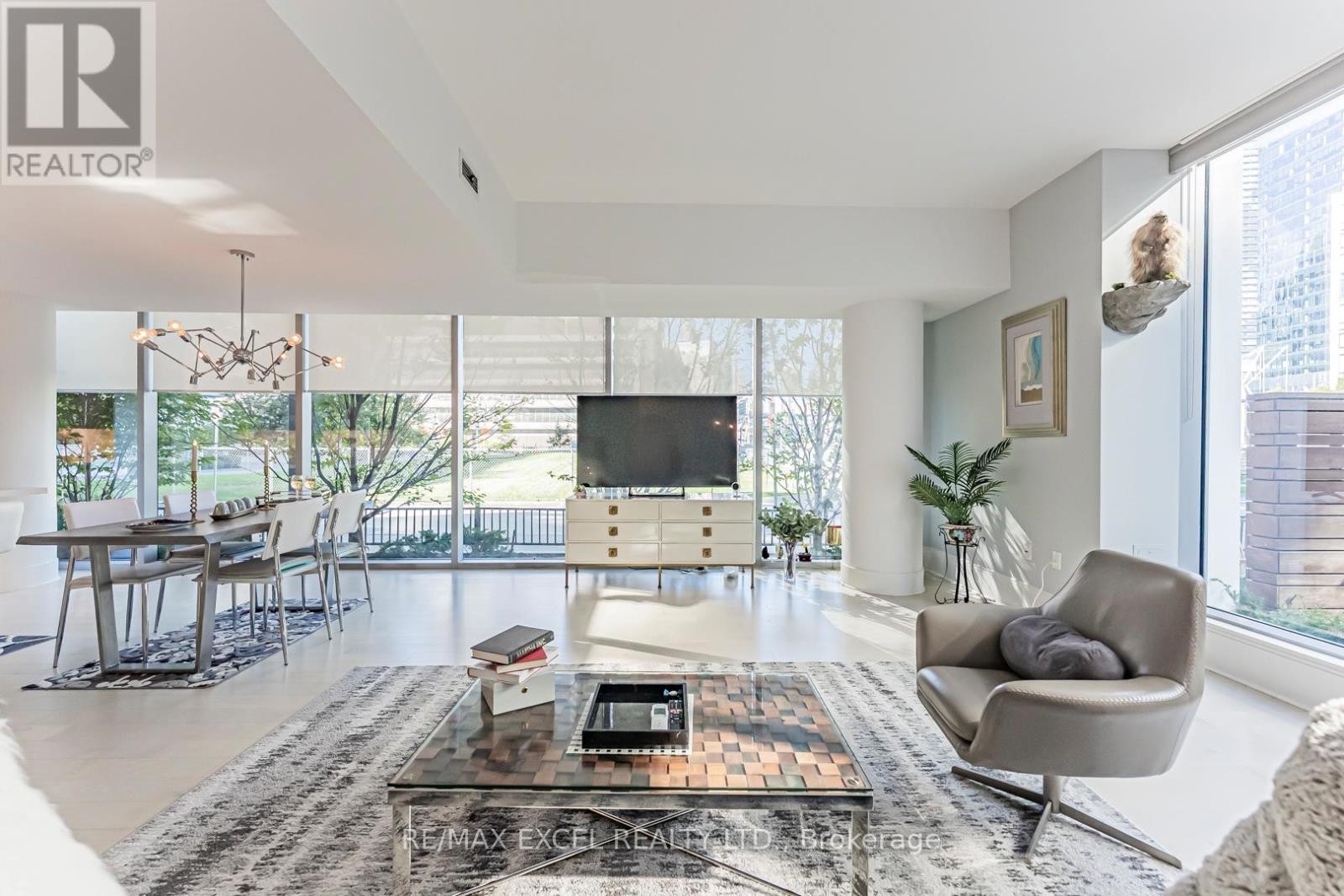 












TH127 - 29 QUEENS QUAY E

,
Toronto (Waterfront Communities),




Ontario
M5E0A4

