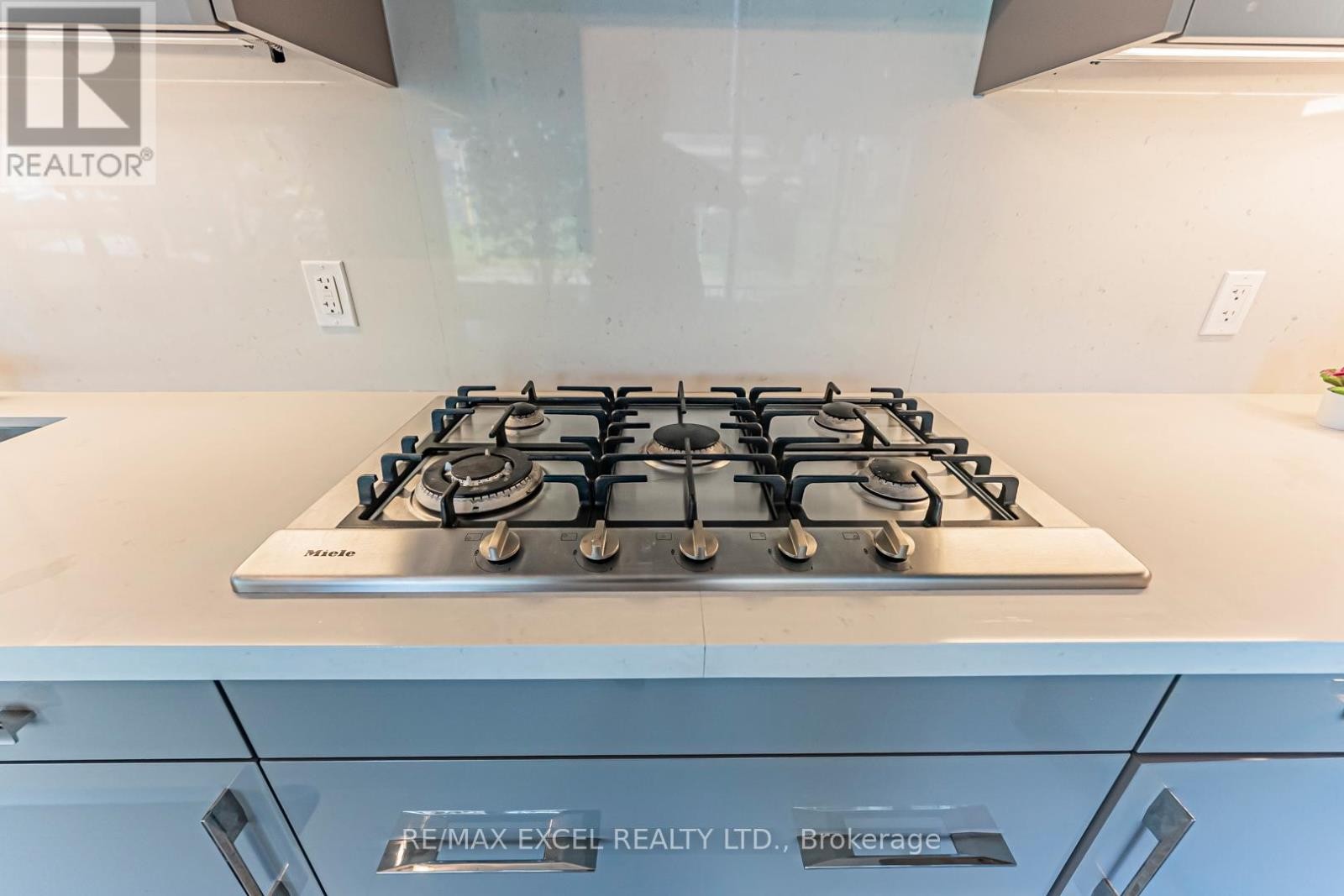 












TH127 - 29 QUEENS QUAY E

,
Toronto (Waterfront Communities),




Ontario
M5E0A4

