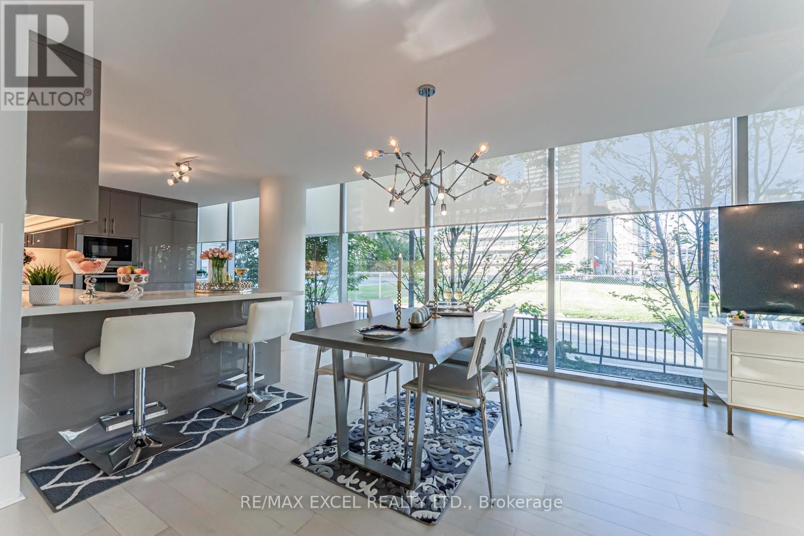 












TH127 - 29 QUEENS QUAY E

,
Toronto (Waterfront Communities),




Ontario
M5E0A4

