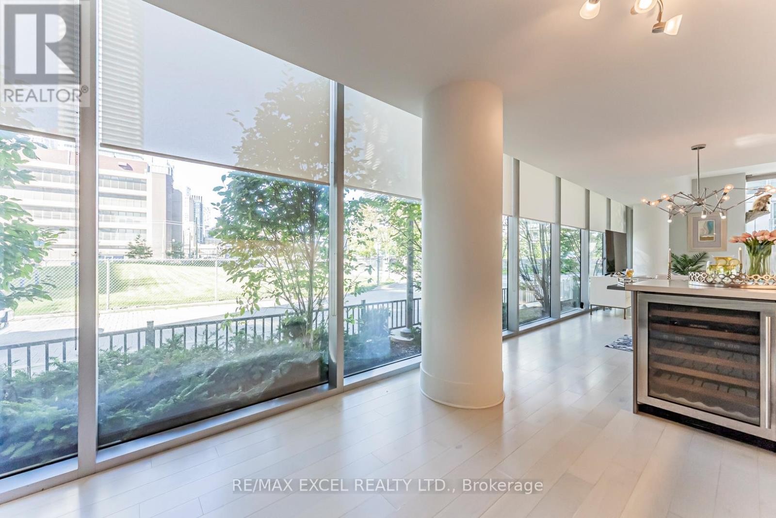 












TH127 - 29 QUEENS QUAY E

,
Toronto (Waterfront Communities),




Ontario
M5E0A4

