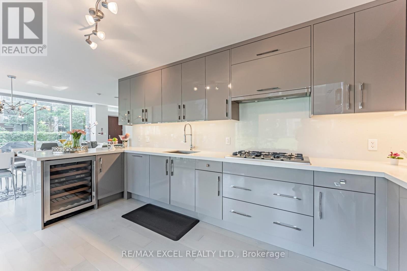 












TH127 - 29 QUEENS QUAY E

,
Toronto (Waterfront Communities),




Ontario
M5E0A4

