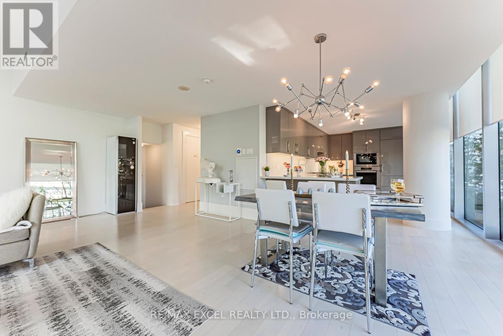 












TH127 - 29 QUEENS QUAY E

,
Toronto (Waterfront Communities),




Ontario
M5E0A4

