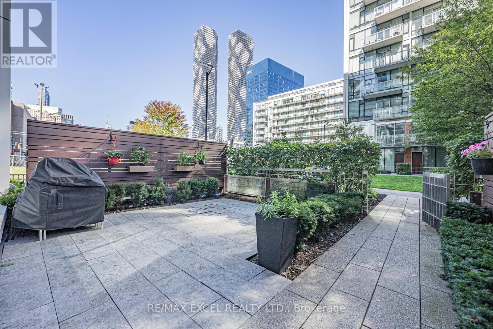 












TH127 - 29 QUEENS QUAY E

,
Toronto (Waterfront Communities),




Ontario
M5E0A4

