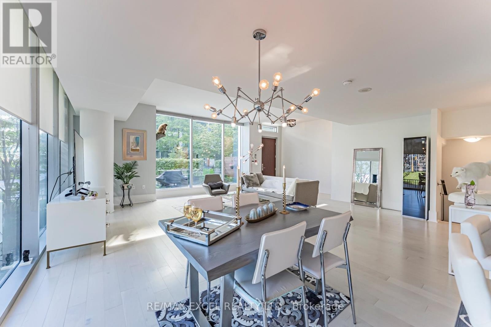 












TH127 - 29 QUEENS QUAY E

,
Toronto (Waterfront Communities),




Ontario
M5E0A4

