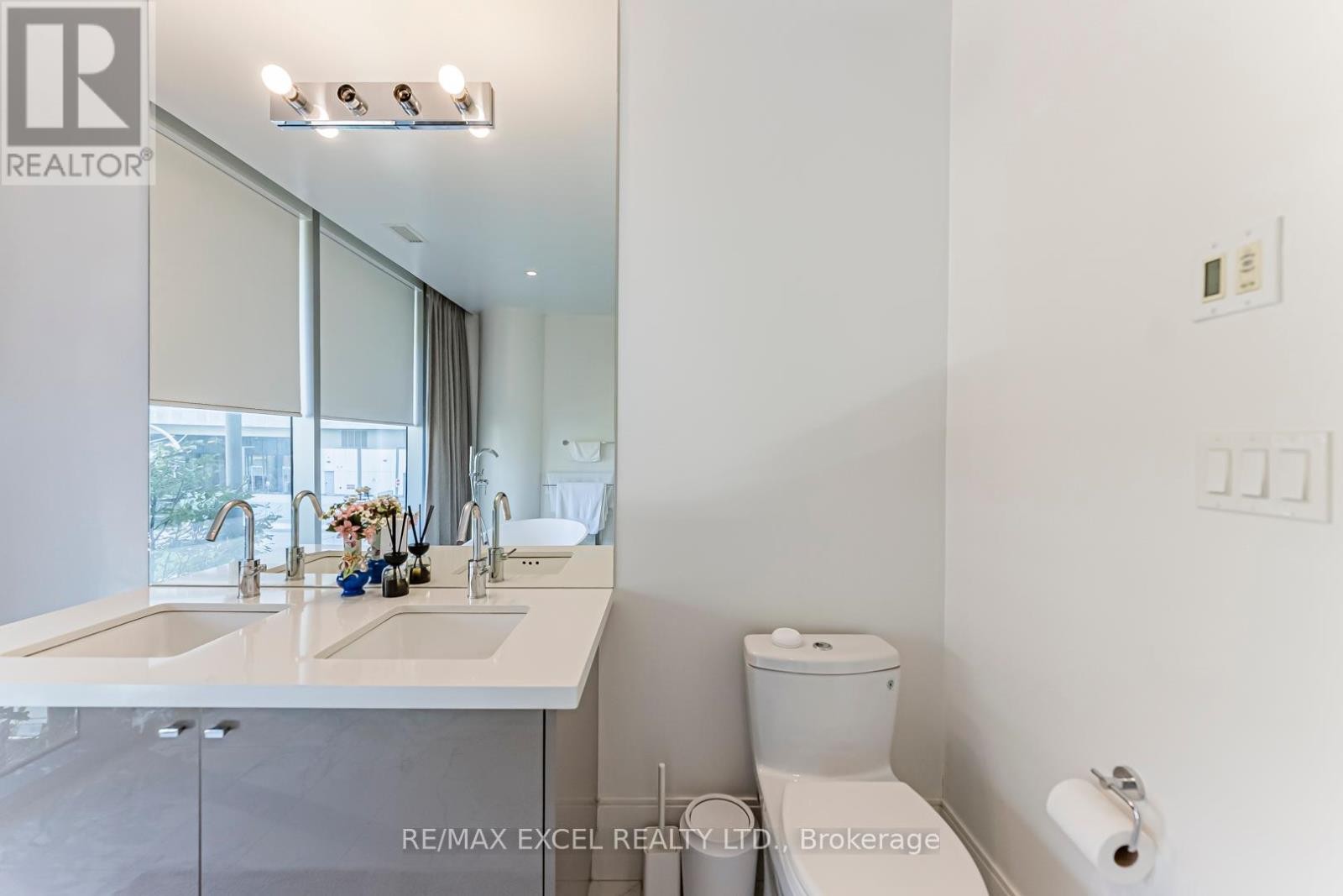 












TH127 - 29 QUEENS QUAY E

,
Toronto (Waterfront Communities),




Ontario
M5E0A4

