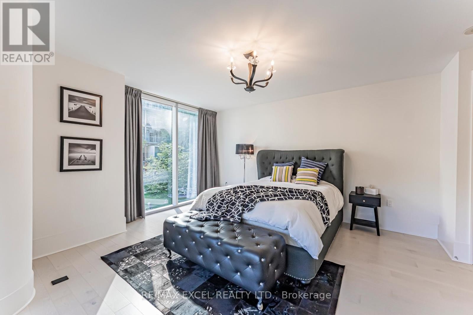 












TH127 - 29 QUEENS QUAY E

,
Toronto (Waterfront Communities),




Ontario
M5E0A4

