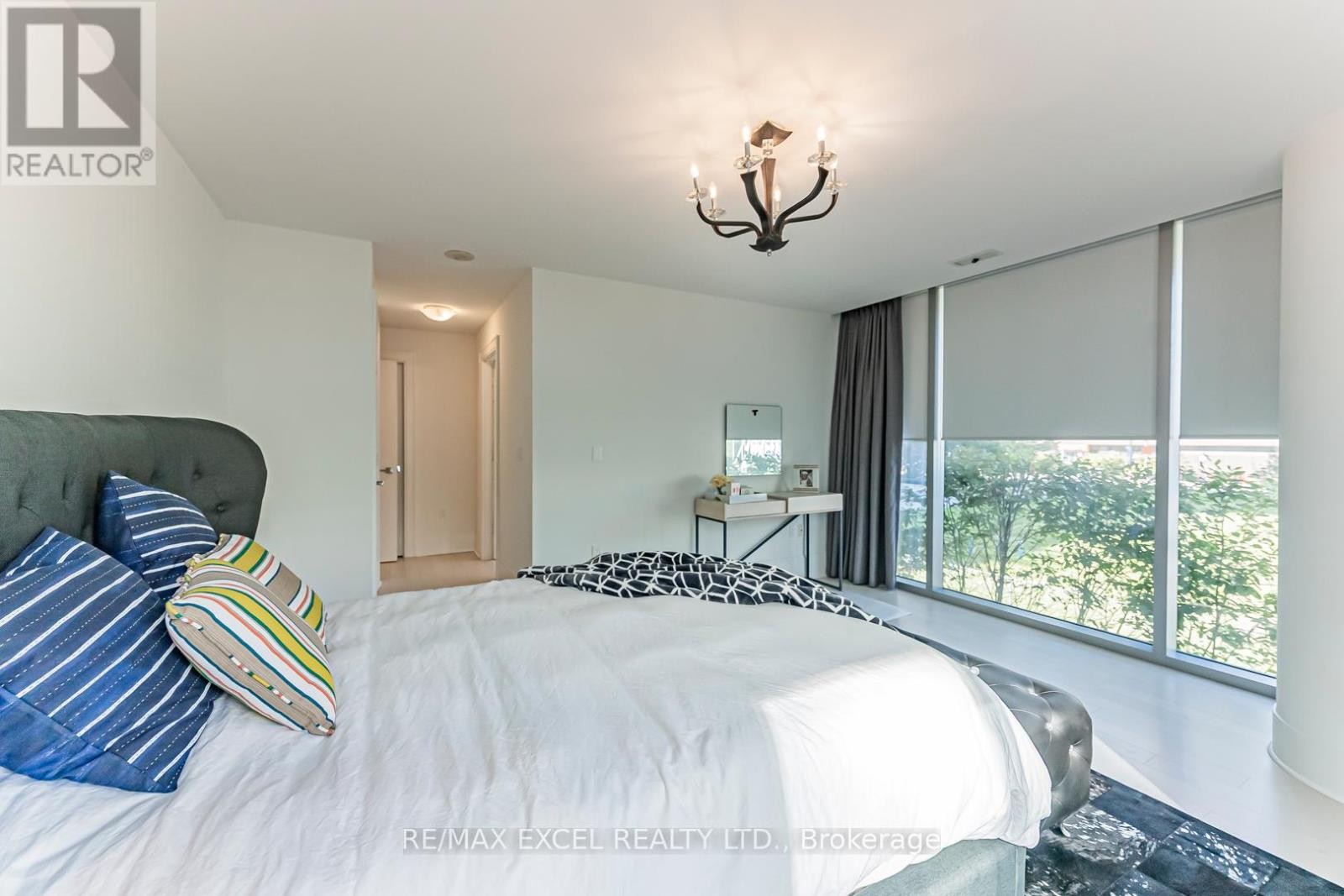 












TH127 - 29 QUEENS QUAY E

,
Toronto (Waterfront Communities),




Ontario
M5E0A4

