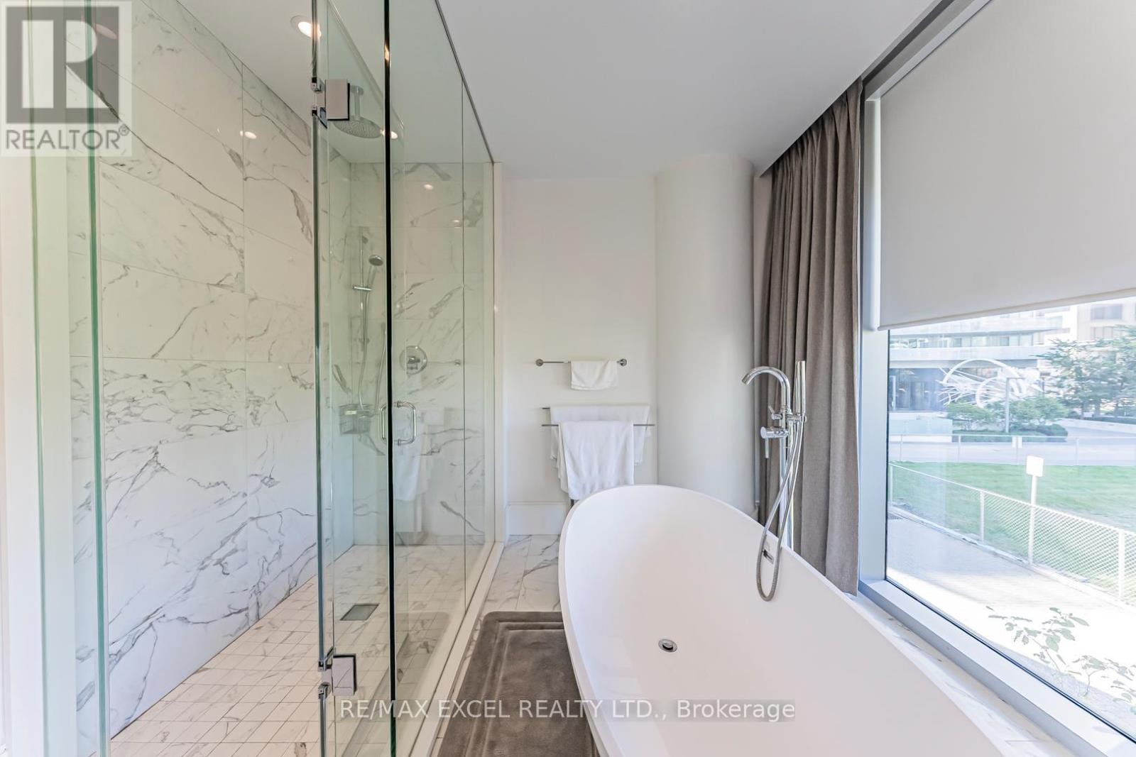 












TH127 - 29 QUEENS QUAY E

,
Toronto (Waterfront Communities),




Ontario
M5E0A4

