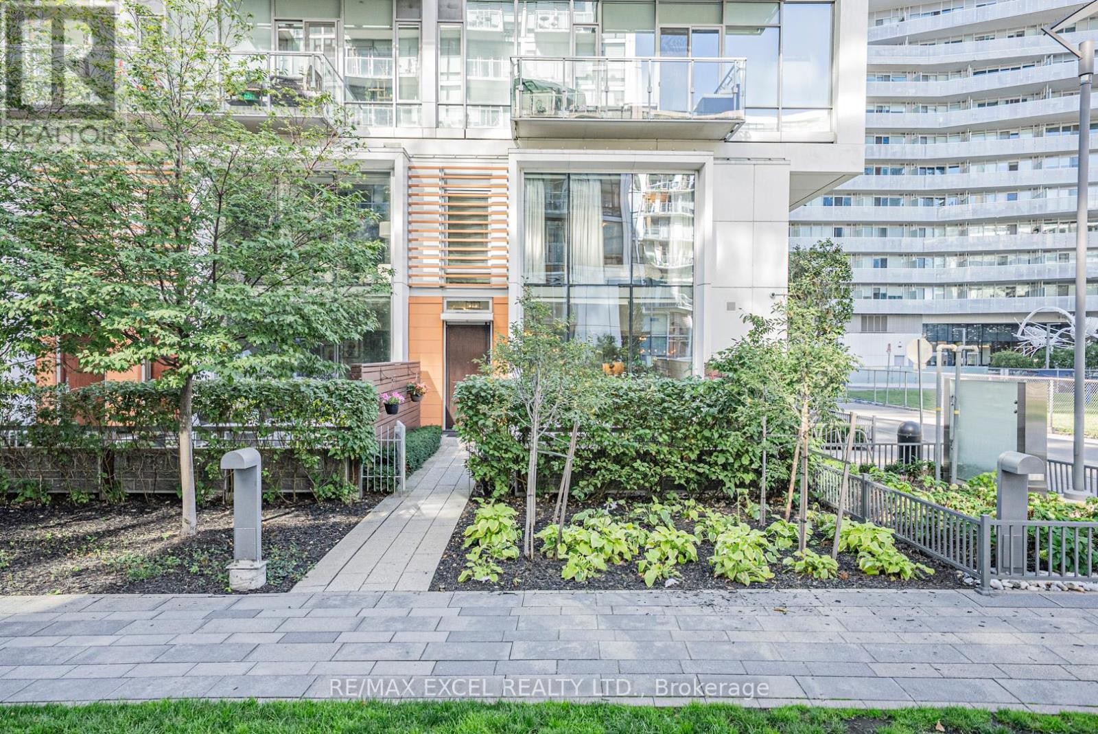 












TH127 - 29 QUEENS QUAY E

,
Toronto (Waterfront Communities),




Ontario
M5E0A4

