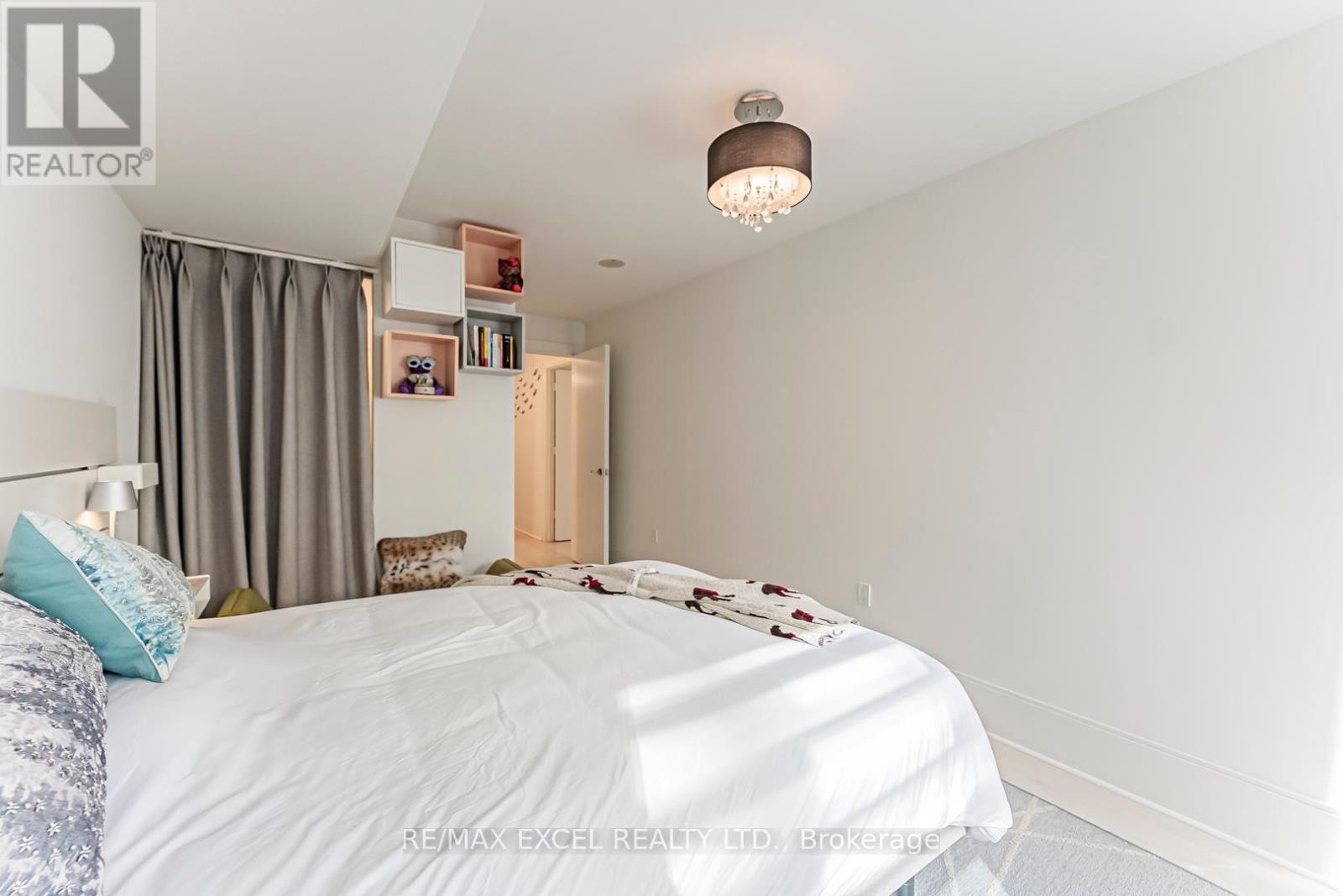 












TH127 - 29 QUEENS QUAY E

,
Toronto (Waterfront Communities),




Ontario
M5E0A4

