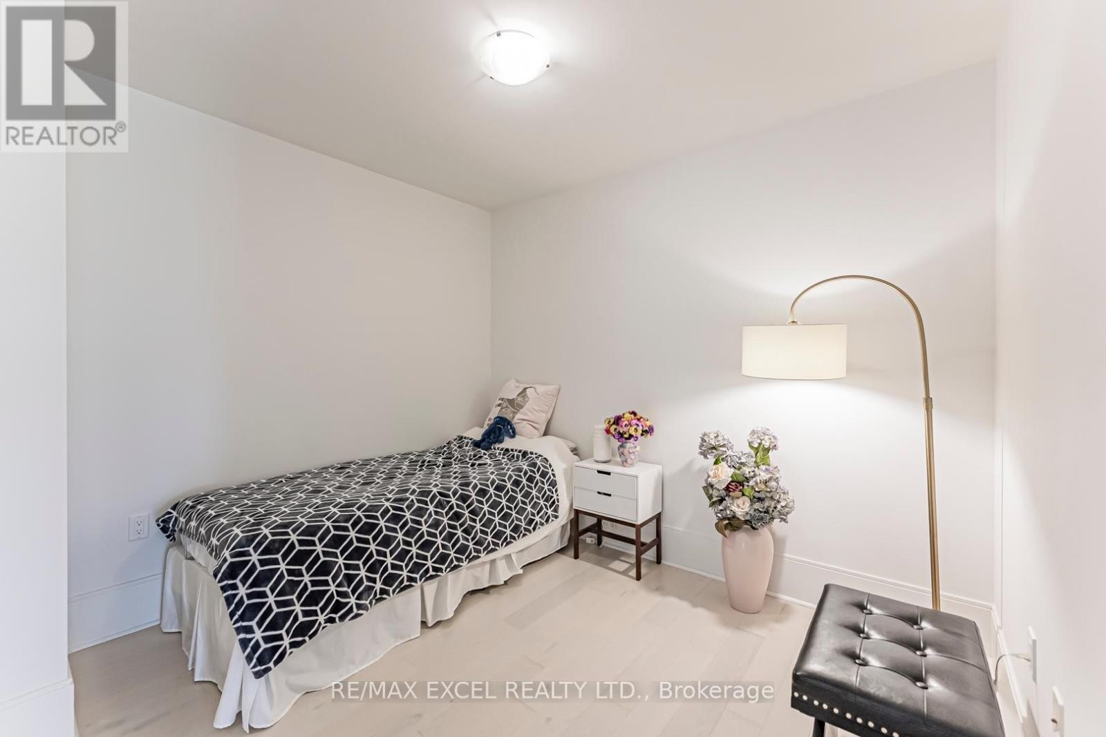 












TH127 - 29 QUEENS QUAY E

,
Toronto (Waterfront Communities),




Ontario
M5E0A4

