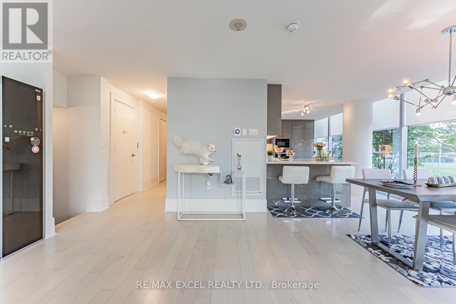 












TH127 - 29 QUEENS QUAY E

,
Toronto (Waterfront Communities),




Ontario
M5E0A4

