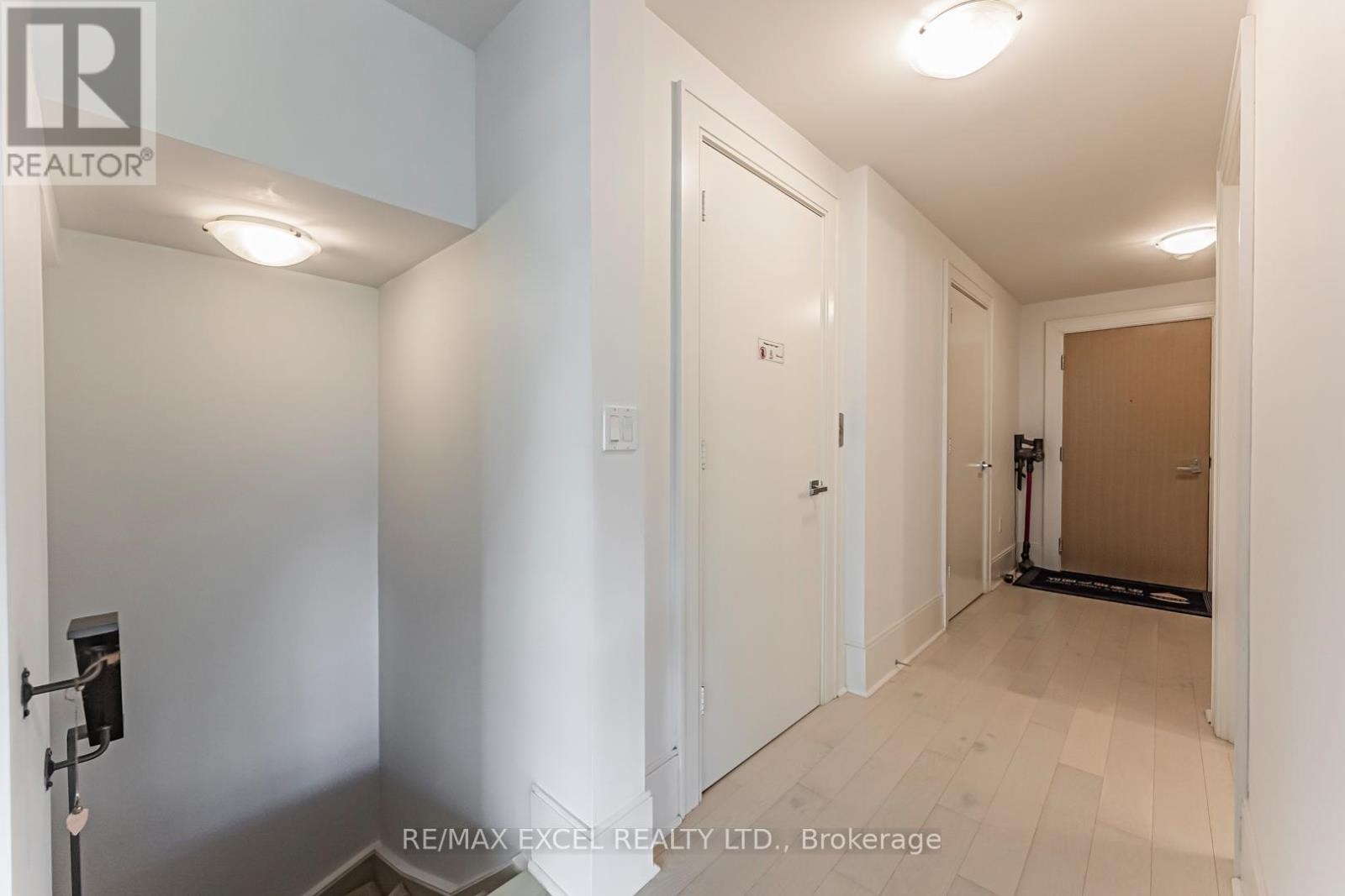 












TH127 - 29 QUEENS QUAY E

,
Toronto (Waterfront Communities),




Ontario
M5E0A4

