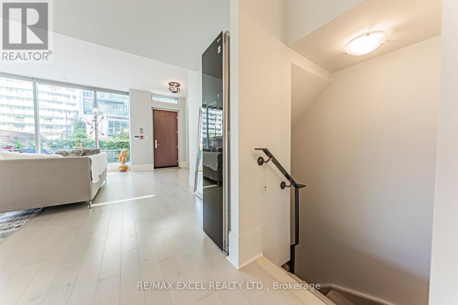 












TH127 - 29 QUEENS QUAY E

,
Toronto (Waterfront Communities),




Ontario
M5E0A4

