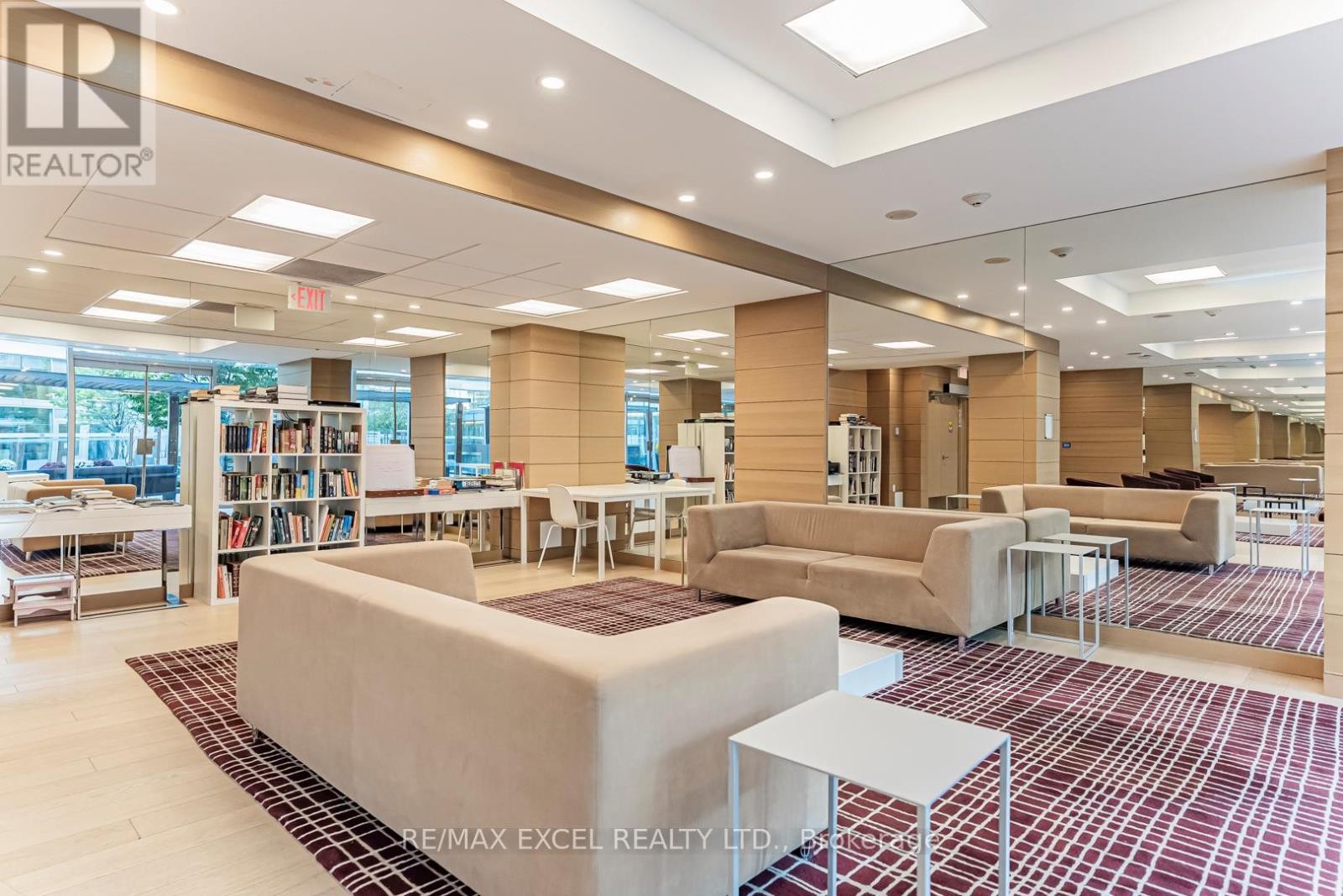 












TH127 - 29 QUEENS QUAY E

,
Toronto (Waterfront Communities),




Ontario
M5E0A4

