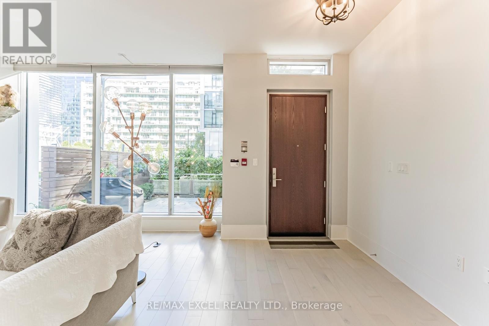 












TH127 - 29 QUEENS QUAY E

,
Toronto (Waterfront Communities),




Ontario
M5E0A4

