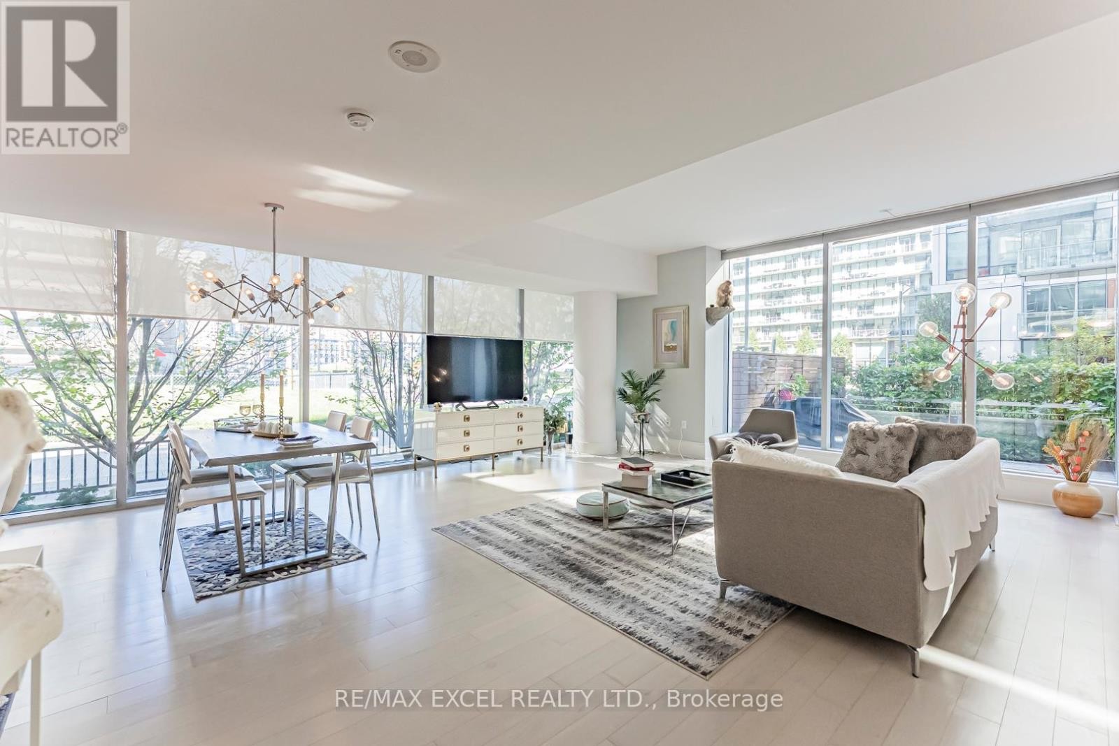 












TH127 - 29 QUEENS QUAY E

,
Toronto (Waterfront Communities),




Ontario
M5E0A4

