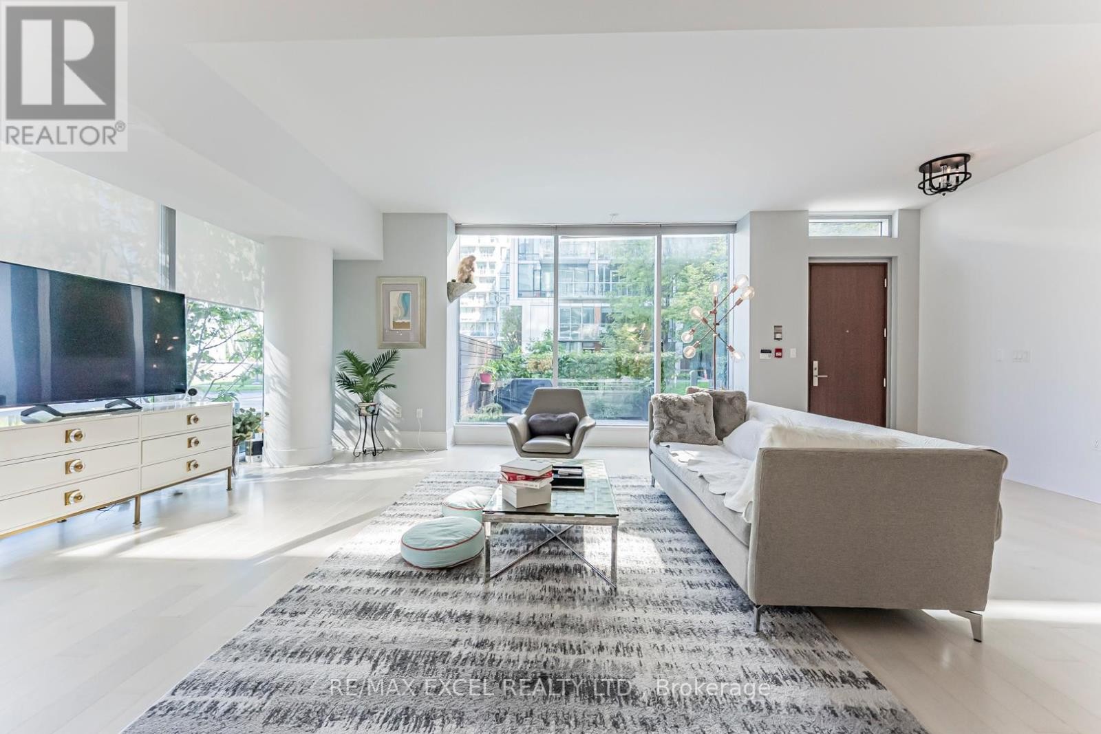 












TH127 - 29 QUEENS QUAY E

,
Toronto (Waterfront Communities),




Ontario
M5E0A4

