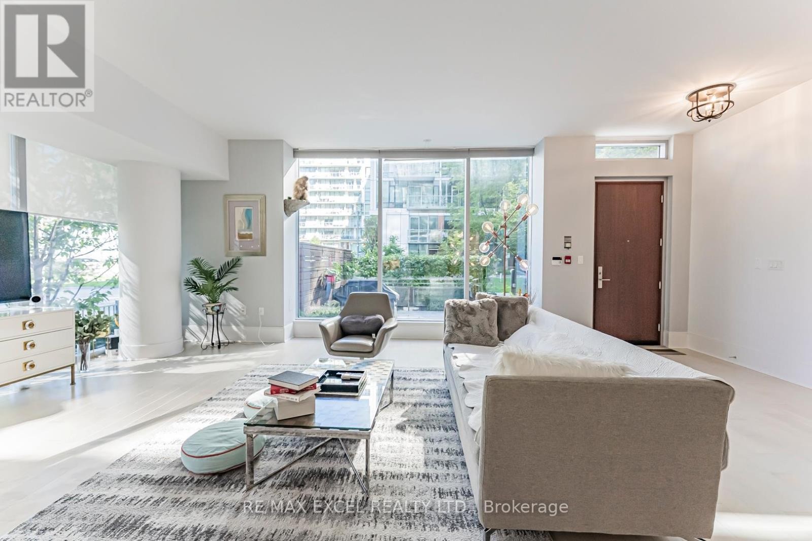 












TH127 - 29 QUEENS QUAY E

,
Toronto (Waterfront Communities),




Ontario
M5E0A4

