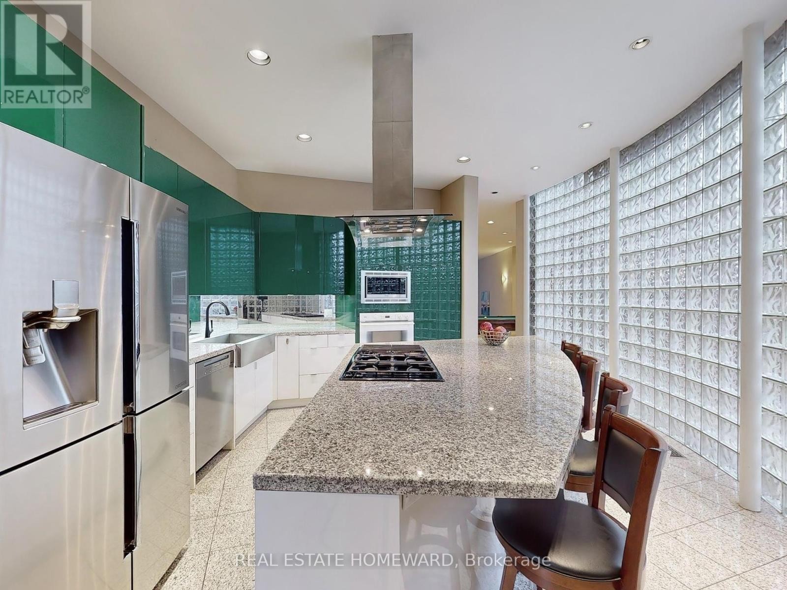 












128 LAURENTIDE DRIVE

,
Toronto (Parkwoods-Donalda),




Ontario
M3A3E5

