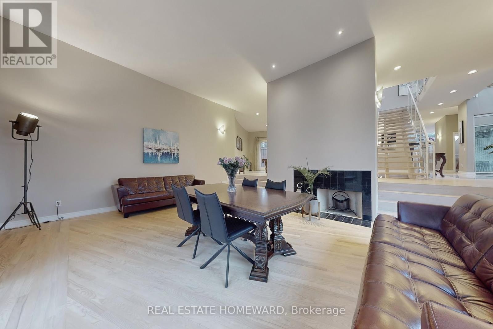 












128 LAURENTIDE DRIVE

,
Toronto (Parkwoods-Donalda),




Ontario
M3A3E5

