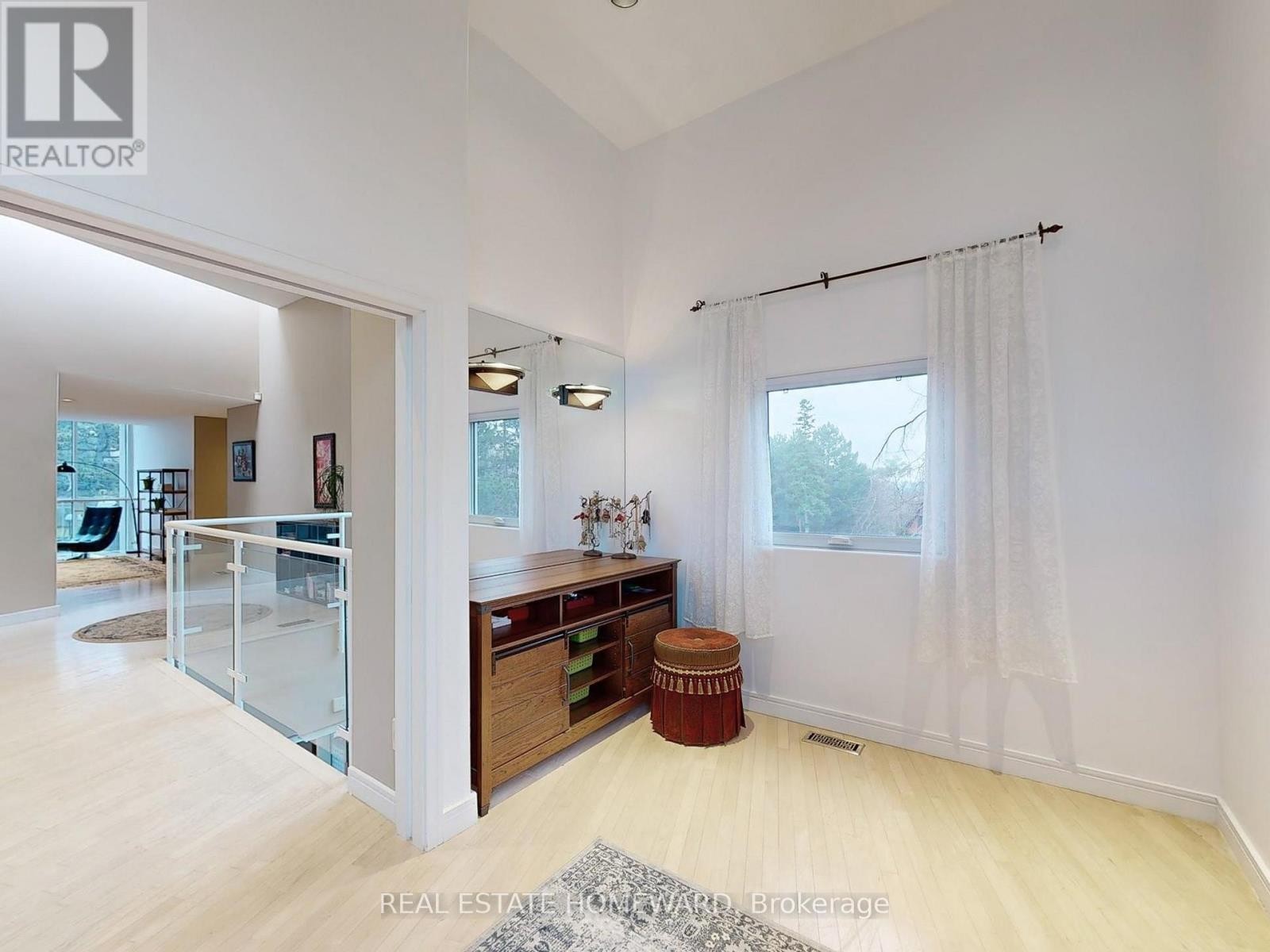 












128 LAURENTIDE DRIVE

,
Toronto (Parkwoods-Donalda),




Ontario
M3A3E5

