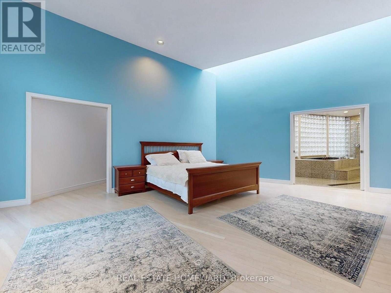 












128 LAURENTIDE DRIVE

,
Toronto (Parkwoods-Donalda),




Ontario
M3A3E5

