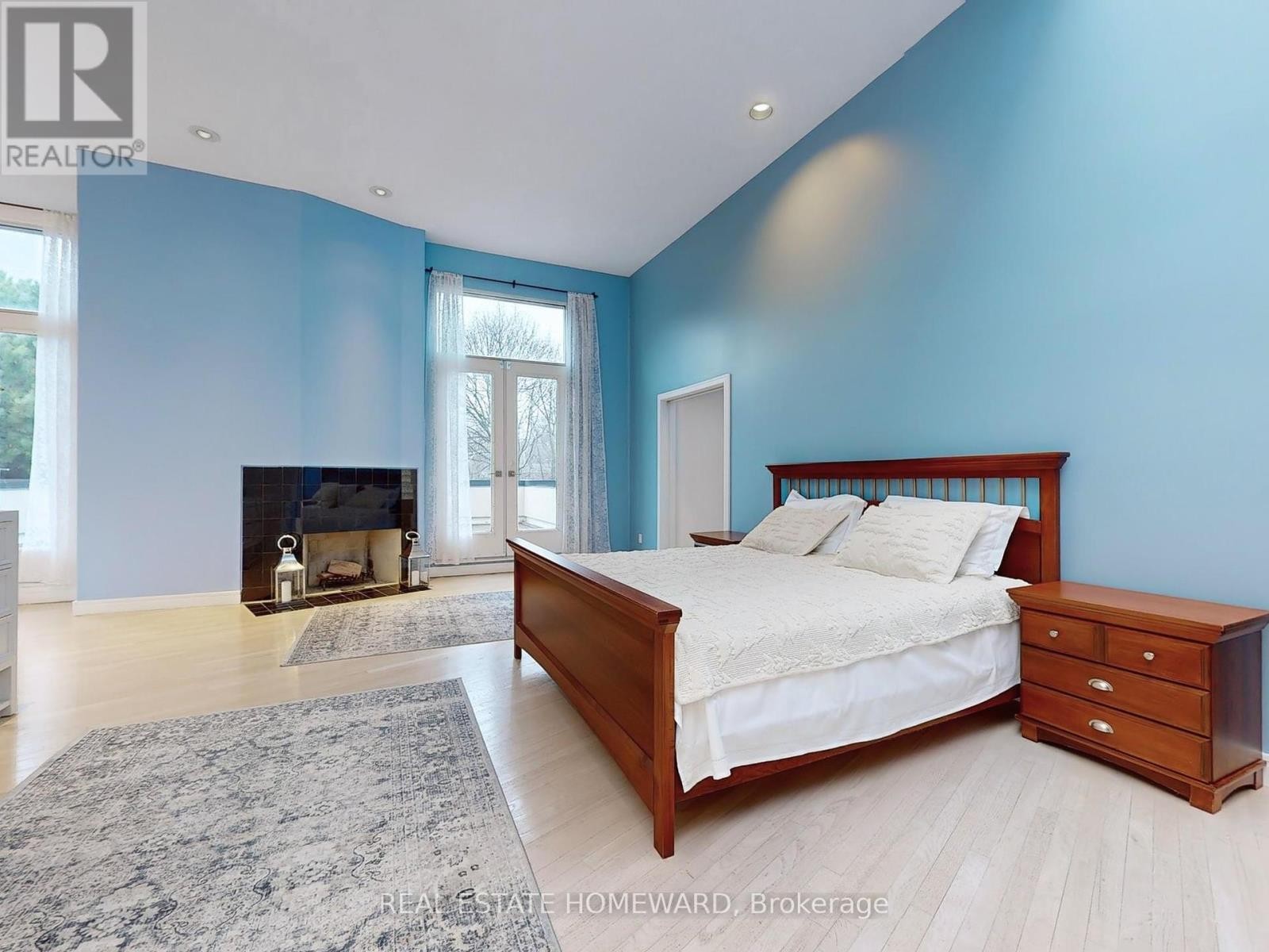 












128 LAURENTIDE DRIVE

,
Toronto (Parkwoods-Donalda),




Ontario
M3A3E5

